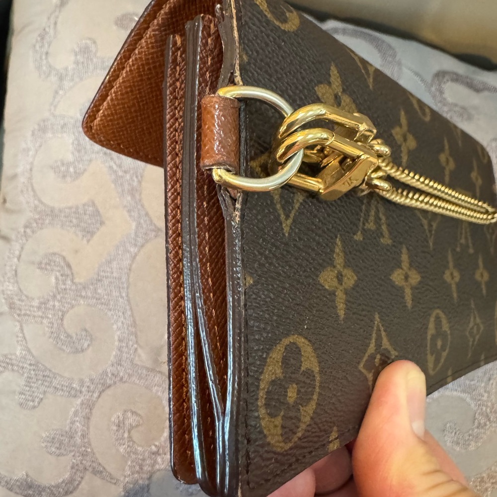 Luxury Brown Monogram Wallet with Chain - Picture 6 of 8